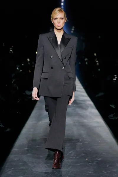 Look 60
